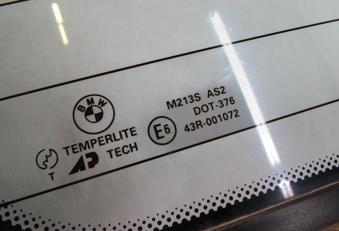 Thumbnail 6: 2003-2008 BMW Z4 (E85) ROADSTER - REAR CONVERTIBLE TOP GLASS WINDOW (HEATED)
