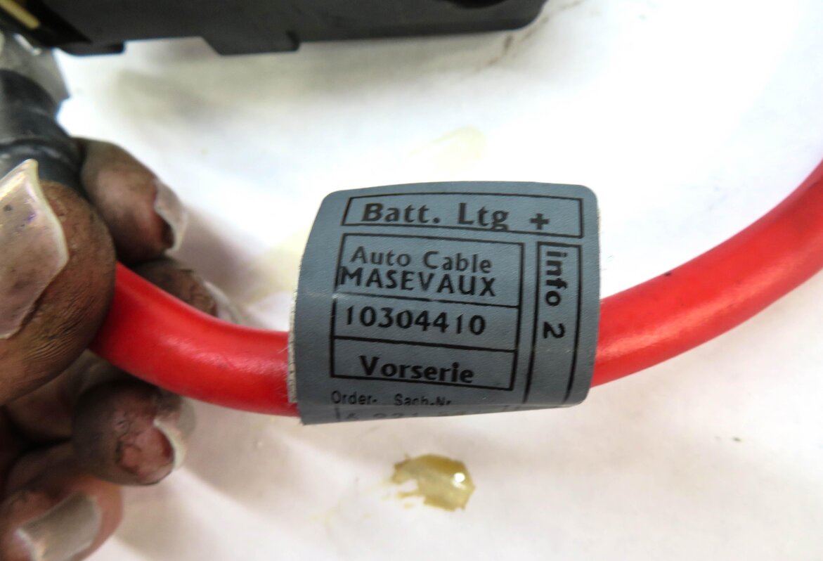Thumbnail 4: 2003 BMW Z4 (E85) POSITIVE BATTERY CABLE w/ BLOWOUT MODULE 61138387547