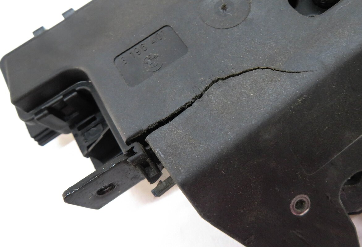 Thumbnail 5: 2003 BMW Z4 (E85) REAR TRUNK LOCK LATCH ACTUATOR 51248196401