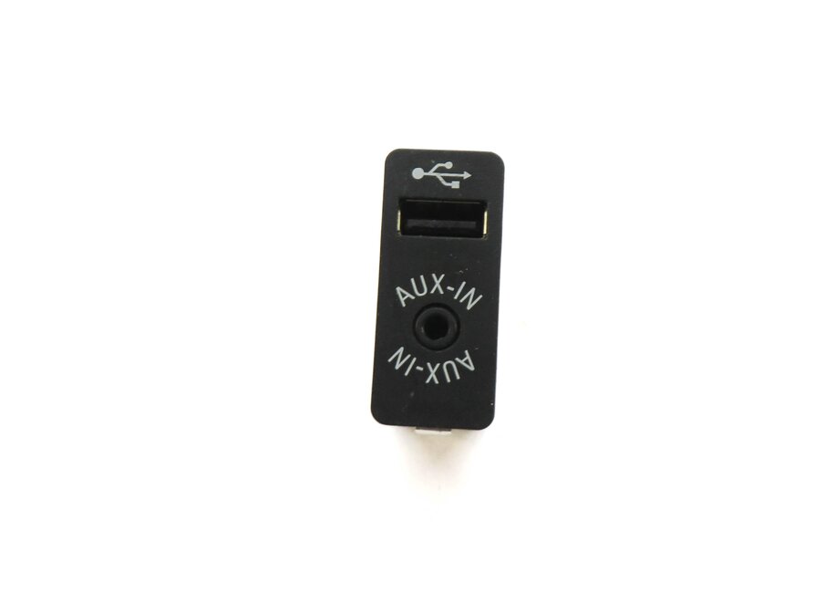 Thumbnail 2: 2014 BMW X5 (F15) RADIO STEREO AUX AUXILIARY AUDIO IN INPUT JACK w/ USB PLUG