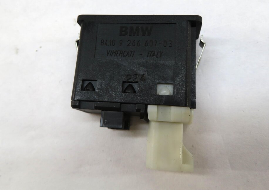 Thumbnail 4: 2014 BMW X5 (F15) RADIO STEREO AUX AUXILIARY AUDIO IN INPUT JACK w/ USB PLUG