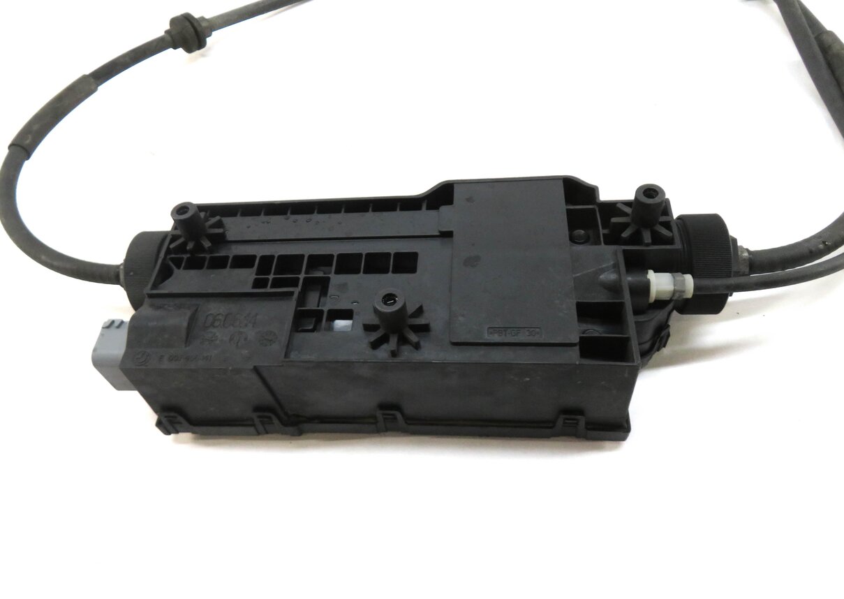 Thumbnail 4: 2014 BMW X5 (F15) PARKING BRAKE ACTUATOR MOTOR w/ CABLES