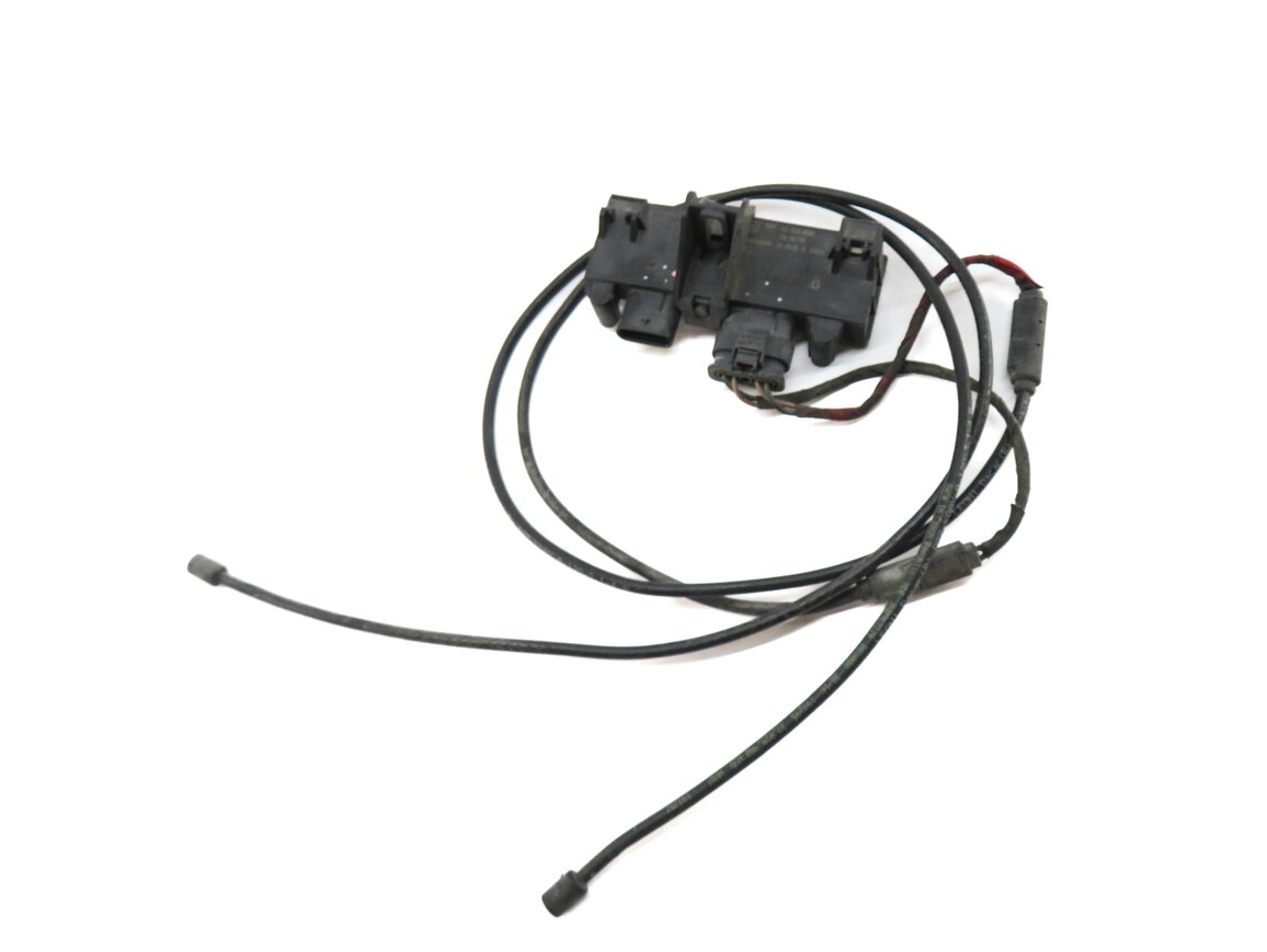 Thumbnail 3: 2017 AUDI A4 (B9 8W) REAR TRUNK KEYLESS ENTRY KICK PANEL MODULE w/ ANTENNA