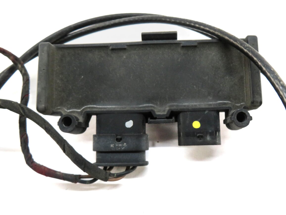 Thumbnail 5: 2017 AUDI A4 (B9 8W) REAR TRUNK KEYLESS ENTRY KICK PANEL MODULE w/ ANTENNA