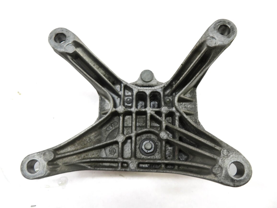 Thumbnail 4: 2017 AUDI A4 (B9 8W) 2.0L CYMC TURBO ENGINE TRANSMISSION MOUNT BRACKET