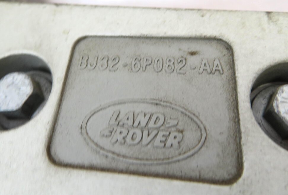 Thumbnail 5: 2016 RANGE ROVER EVOQUE (L538) 2.0L TURBO ENGINE UPPER MOTOR MOUNT BRACKET