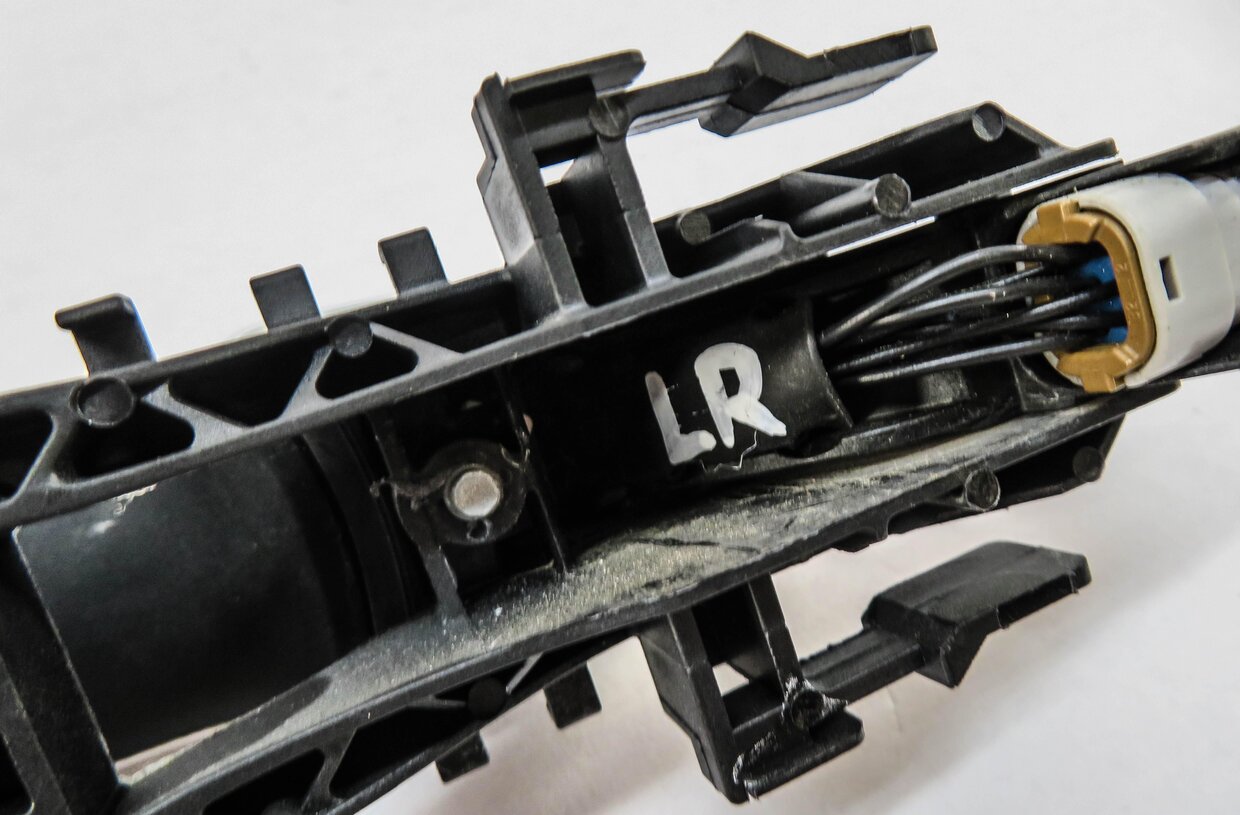 Thumbnail 5: 12-17 RANGE ROVER SPORT EVOQUE (L405 L494) LEFT REAR PASSIVE DOOR HANDLE (WHITE)