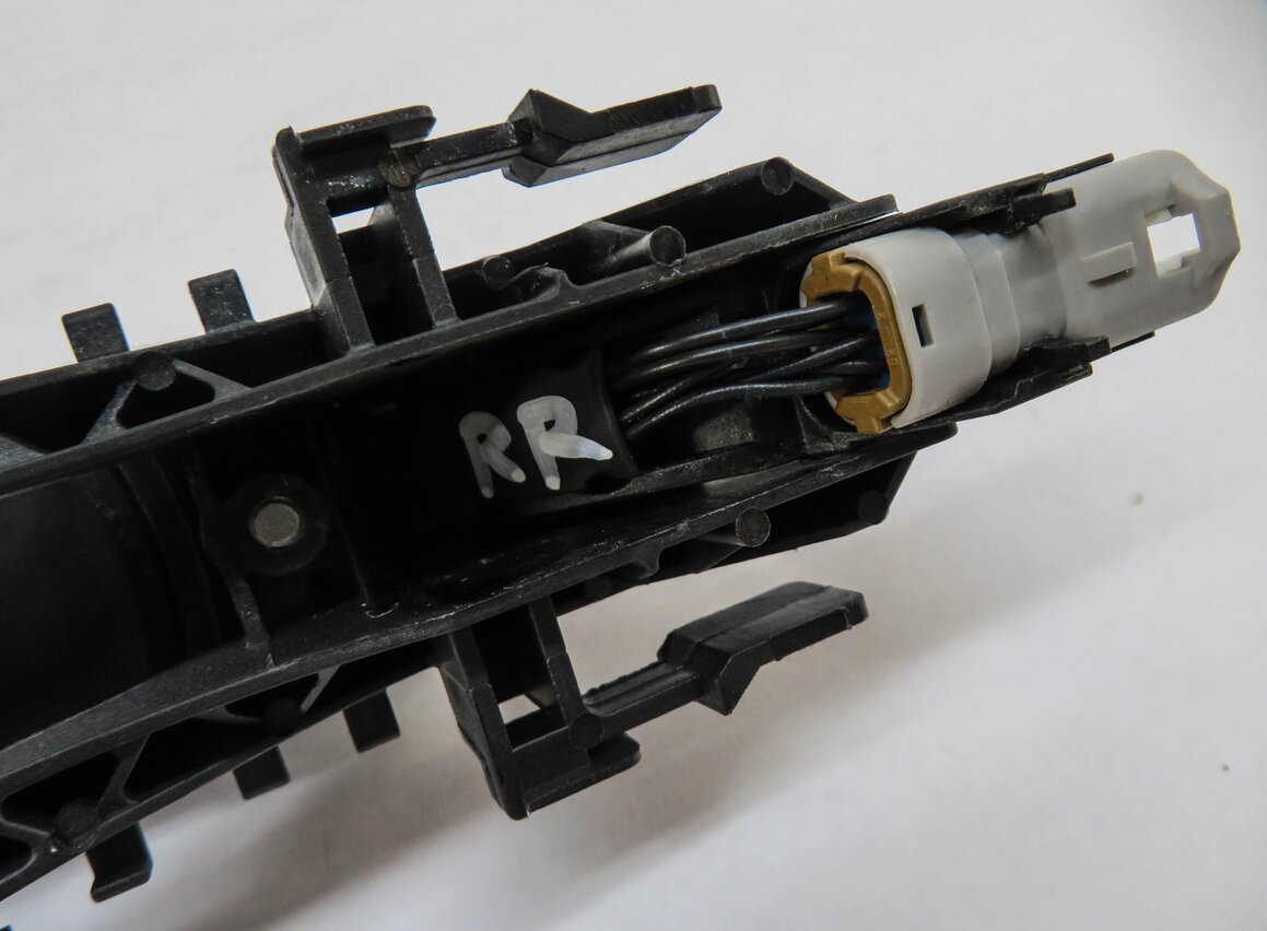 Thumbnail 5: 12-17 RANGE ROVER SPORT EVOQUE (L405 L494) RIGHT REAR PASSIVE DOOR HANDLE WHITE