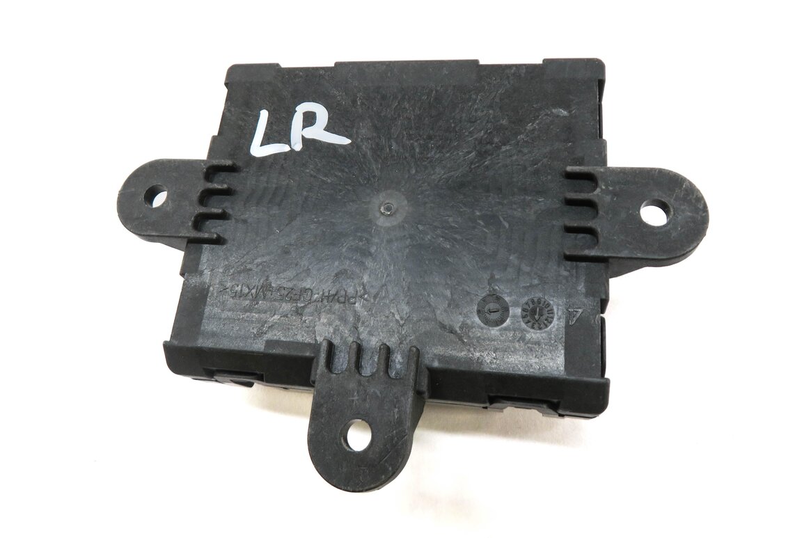 Thumbnail 3: 2016 RANGE ROVER EVOQUE (L538) LEFT REAR DOOR CONTROL MODULE