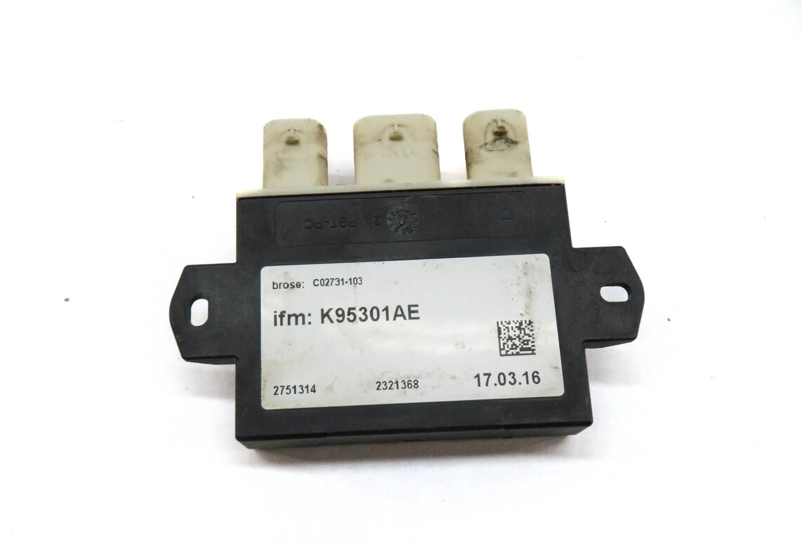 Thumbnail 3: 2016 RANGE ROVER EVOQUE (L538) REAR TRUNK KICK PANEL SMART OPENER CONTROL MODULE