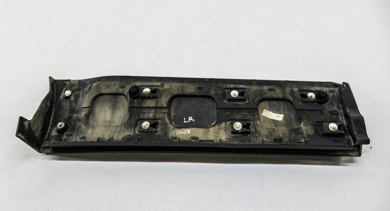 Thumbnail 4: 2016 RANGE ROVER EVOQUE (L538) LEFT REAR DOOR MOULDING RUNNER TRIM (FUJI WHITE)