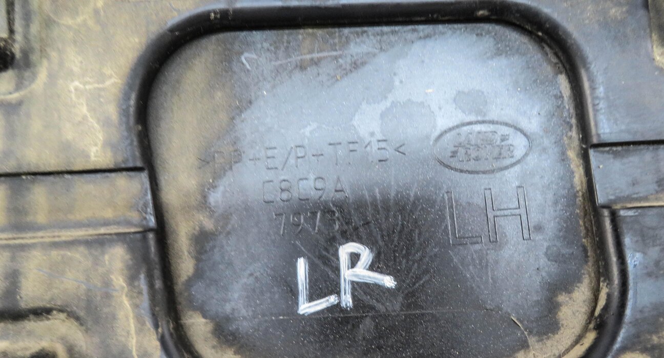Thumbnail 5: 2016 RANGE ROVER EVOQUE (L538) LEFT REAR DOOR MOULDING RUNNER TRIM (FUJI WHITE)