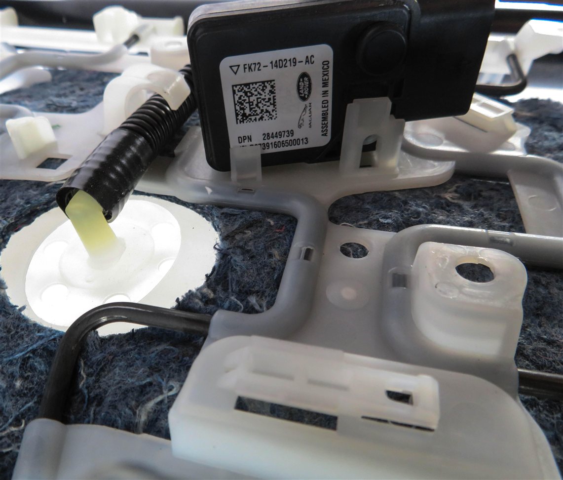 Thumbnail 7: 2016-2019 RANGE ROVER EVOQUE (L538) RIGHT FRONT PASSENGER SEAT TRACK w/ MOTORS