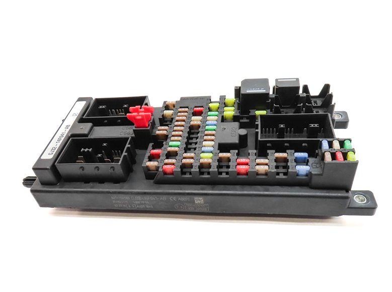 Thumbnail 2: 2016 RANGE ROVER EVOQUE (L538) RIGHT DASH PRIMARY BODY CONTROL MODULE FUSE BOX