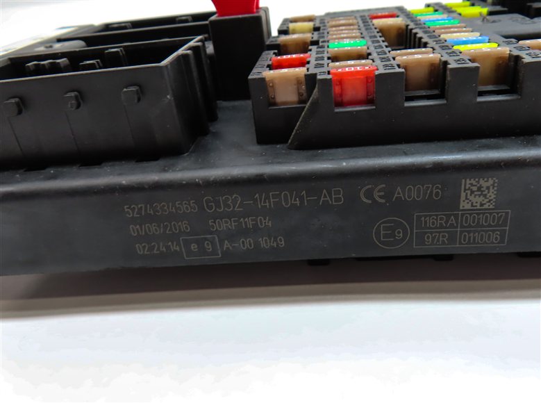 Thumbnail 5: 2016 RANGE ROVER EVOQUE (L538) RIGHT DASH PRIMARY BODY CONTROL MODULE FUSE BOX