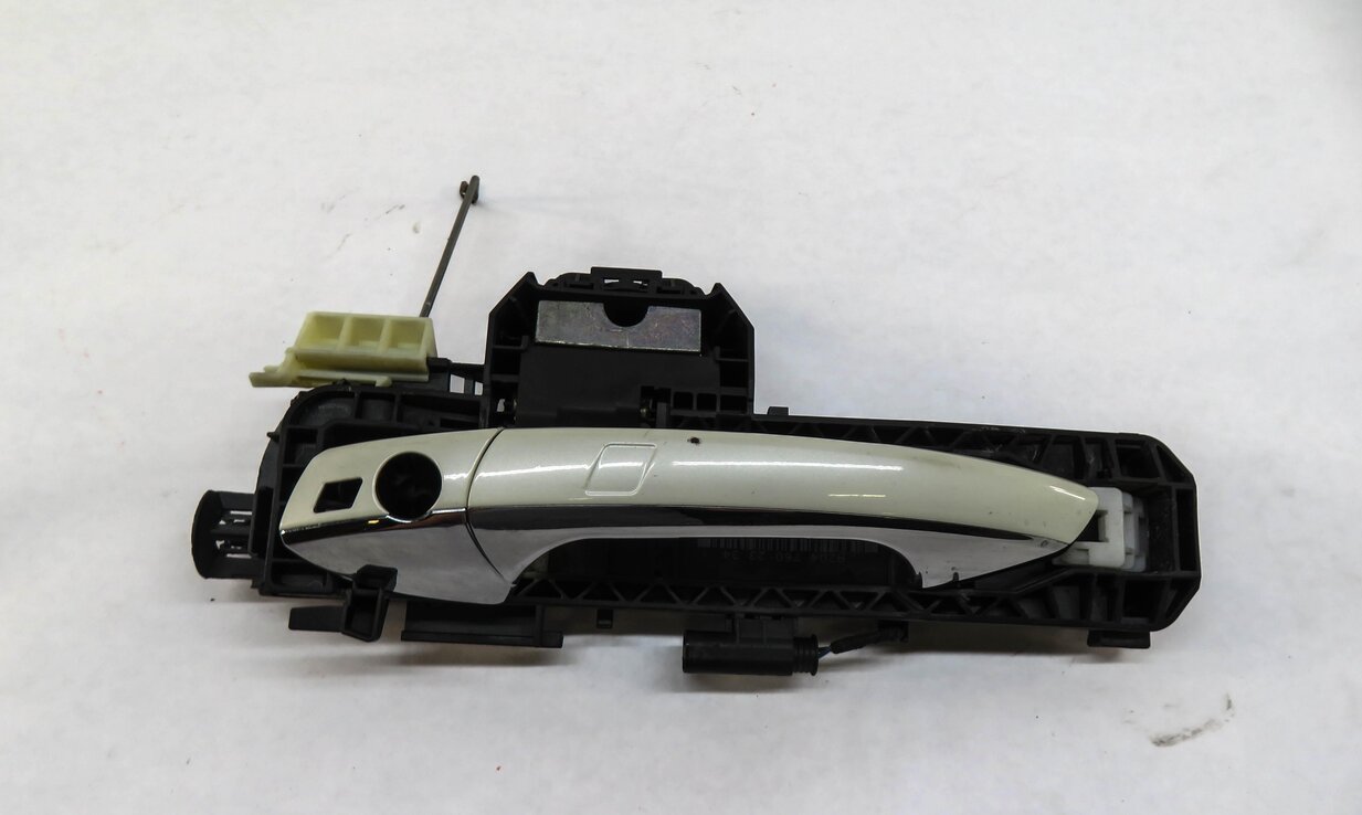 Thumbnail 2: 10-18 MERCEDES E GL ML CLS (W207 W212 W218 W166 X166) DRIVER DOOR HANDLE (WHITE)