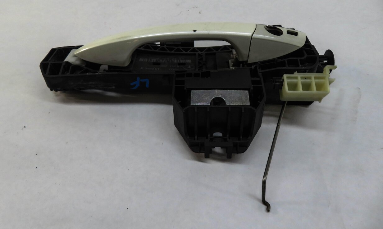 Thumbnail 3: 10-18 MERCEDES E GL ML CLS (W207 W212 W218 W166 X166) DRIVER DOOR HANDLE (WHITE)