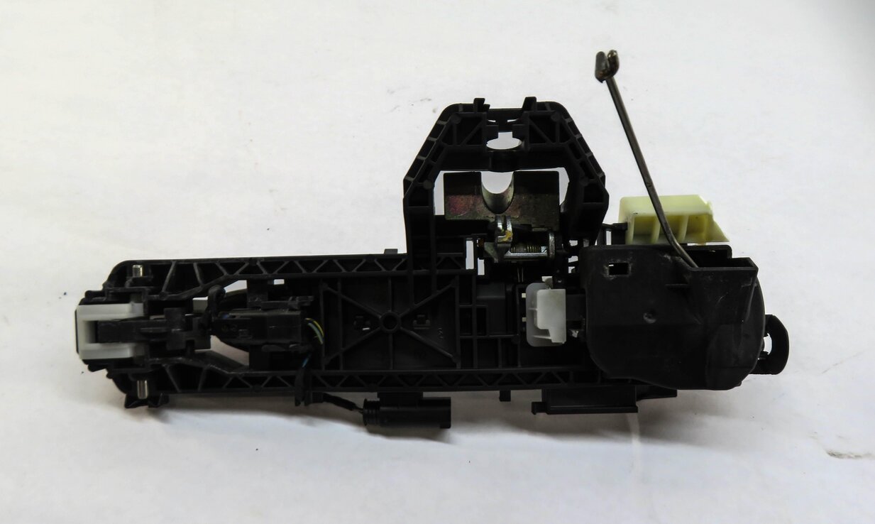 Thumbnail 4: 10-18 MERCEDES E GL ML CLS (W207 W212 W218 W166 X166) DRIVER DOOR HANDLE (WHITE)