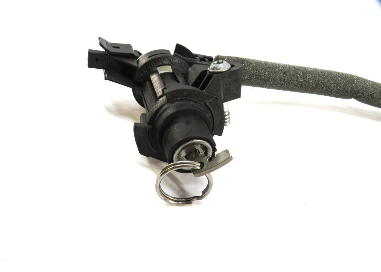 Thumbnail 5: 2013 MERCEDES CLS63 AMG (W218) TRUNK LOCK LATCH ACTUATOR w/ LOCK CYLINDER & KEY