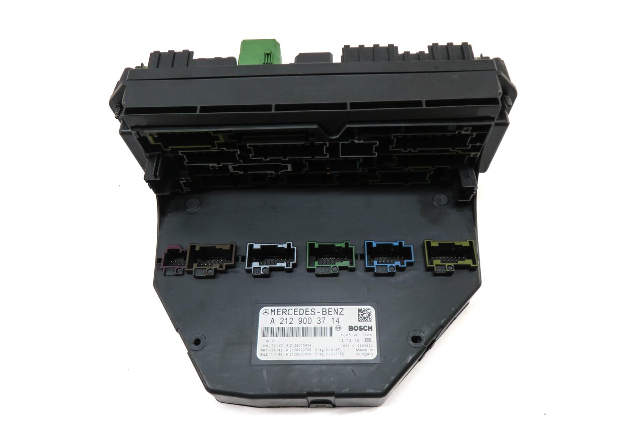 Thumbnail 2: 2013 MERCEDES CLS63 AMG (W218) FRONT SIGNAL ACQUISITION CONTROL MODULE SAM