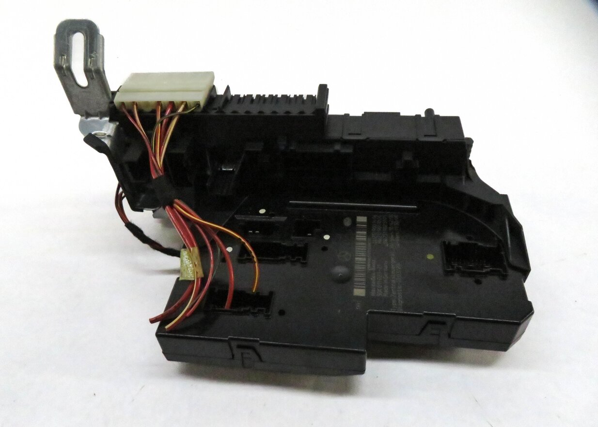 2013 MERCEDES CLS550 CLS63 AMG (W218) REAR SIGNAL ACQUISITION CONTROL MODULE SAM
