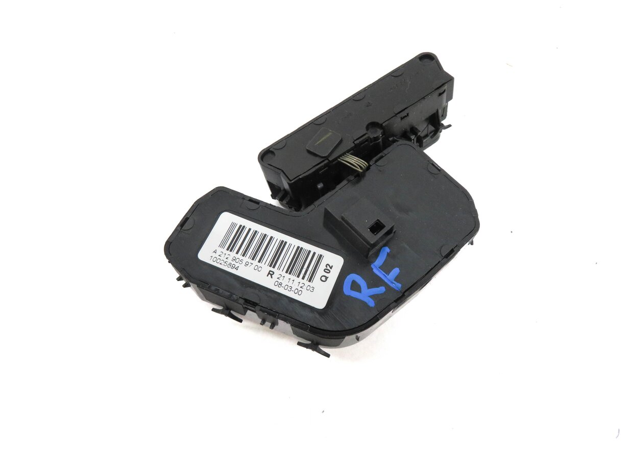 Thumbnail 4: 2013 MERCEDES CLS63 AMG (W218) LEFT FRONT PASSENGER MEMORY SEAT ADJUST SWITCH