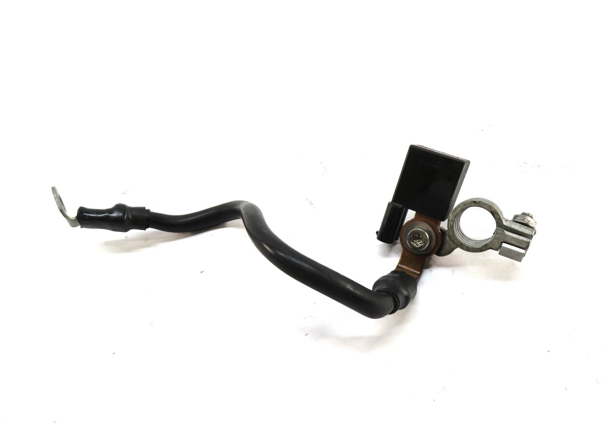 Thumbnail 3: 2013 MERCEDES CLS63 AMG (W218) NEGATIVE BATTERY CABLE