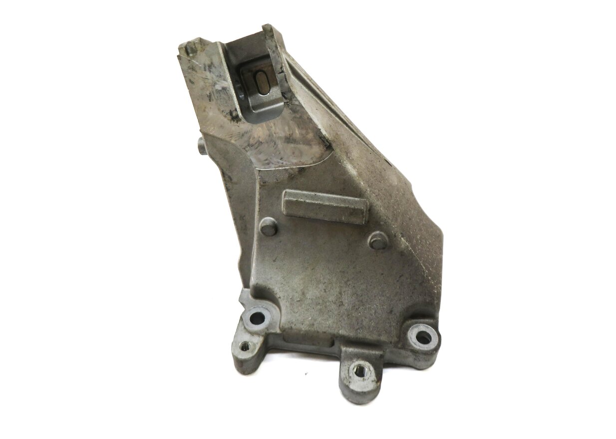 Thumbnail 2: 2013 MERCEDES CLS63 AMG (W218) 5.5L M157 ENGINE RIGHT MOTOR MOUNT BRACKET