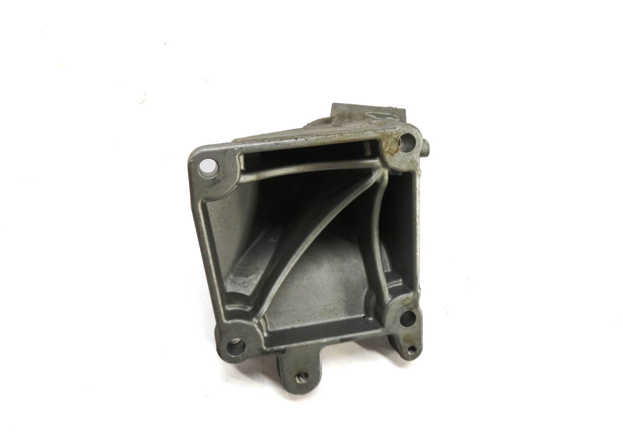Thumbnail 4: 2013 MERCEDES CLS63 AMG (W218) 5.5L M157 ENGINE RIGHT MOTOR MOUNT BRACKET