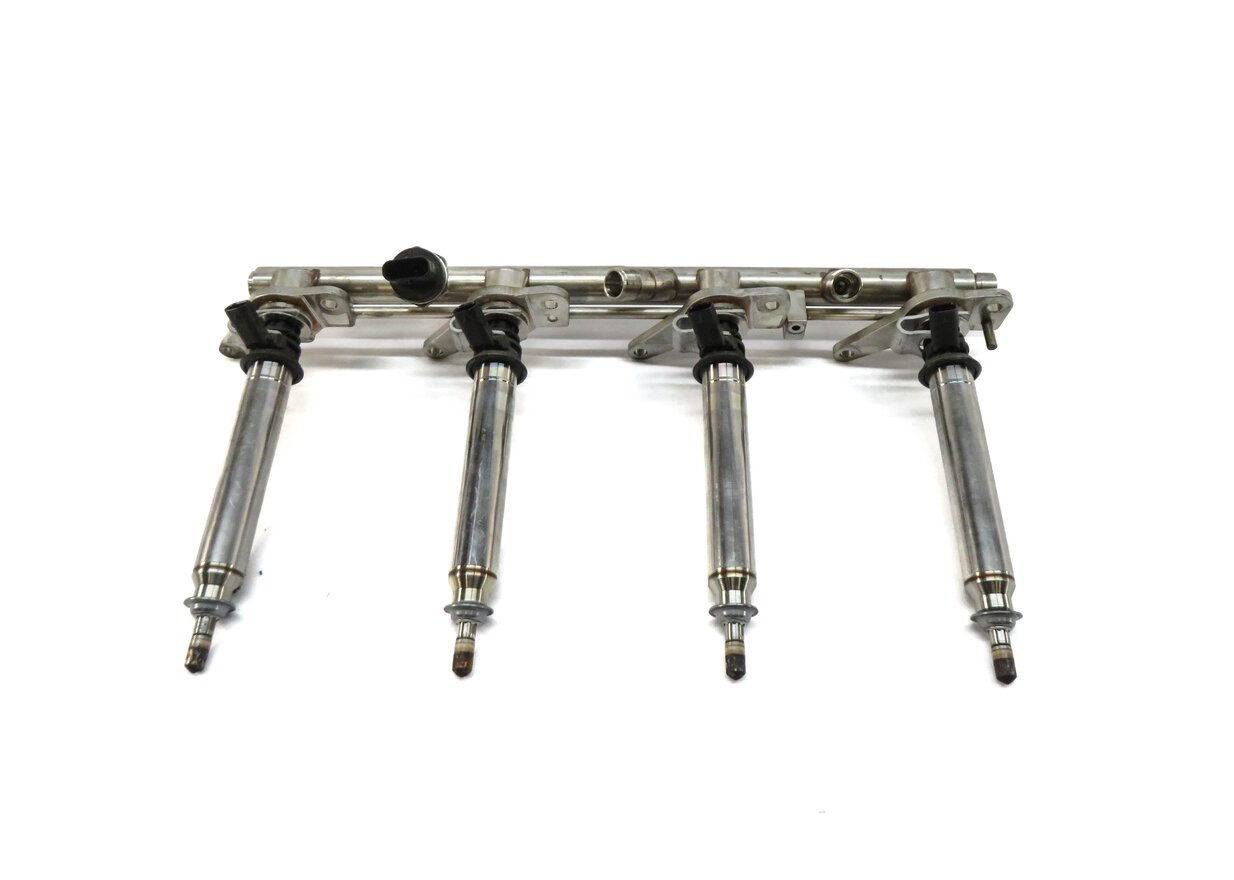 Thumbnail 3: 2013 MERCEDES CLS63 AMG (W218) 5.5L ENGINE LEFT & RIGHT FUEL RAIL w/ INJECTORS