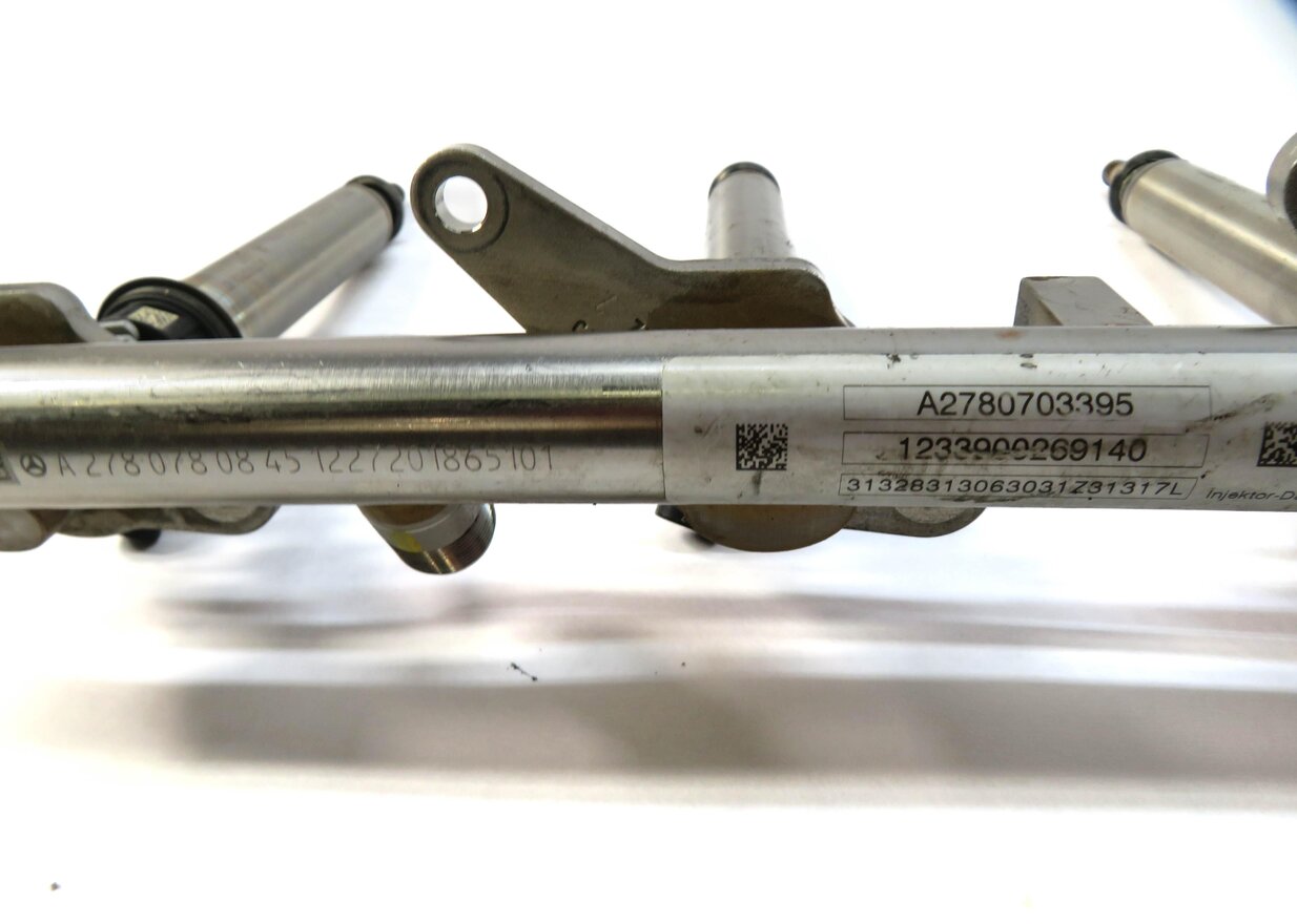 Thumbnail 8: 2013 MERCEDES CLS63 AMG (W218) 5.5L ENGINE LEFT & RIGHT FUEL RAIL w/ INJECTORS