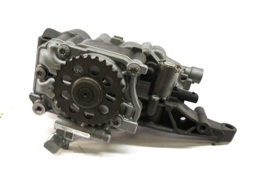 2013 MERCEDES CLS63 AMG (W218) 5.5L M157 ENGINE OIL PUMP