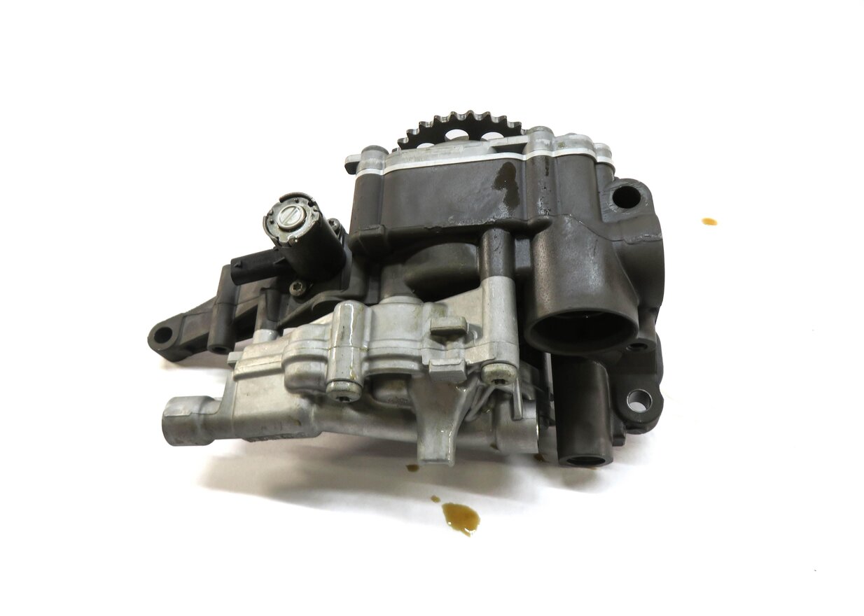 Thumbnail 3: 2013 MERCEDES CLS63 AMG (W218) 5.5L M157 ENGINE OIL PUMP