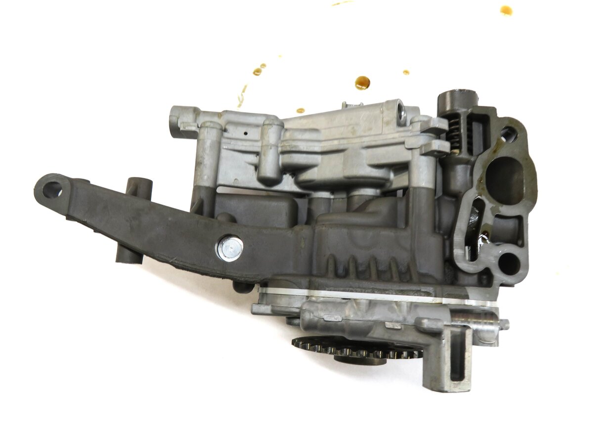 Thumbnail 5: 2013 MERCEDES CLS63 AMG (W218) 5.5L M157 ENGINE OIL PUMP
