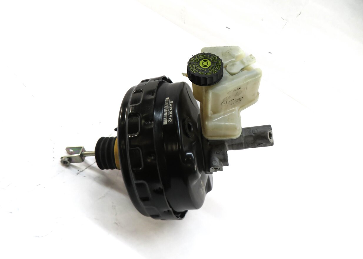 Thumbnail 2: 2013 MERCEDES CLS63 AMG (W218) POWER BRAKE BOOSTER w/ MASTER CYLINDER