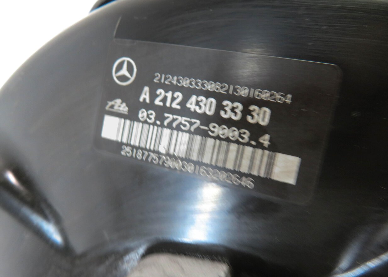Thumbnail 6: 2013 MERCEDES CLS63 AMG (W218) POWER BRAKE BOOSTER w/ MASTER CYLINDER
