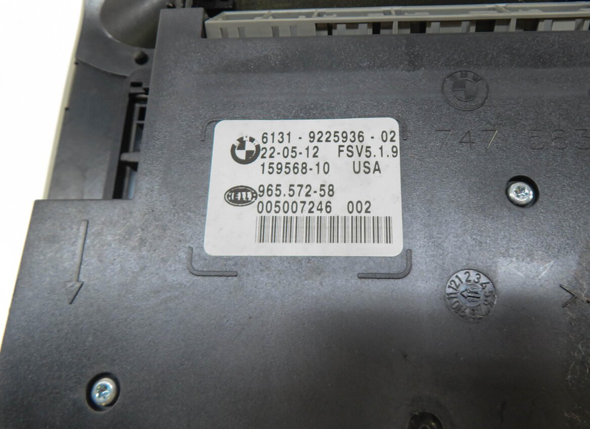 Thumbnail 5: 2013 BMW X5 (E70) FRONT DOMELIGHT MAP READING COURTESY DOME LIGHT LAMP (GRAY)