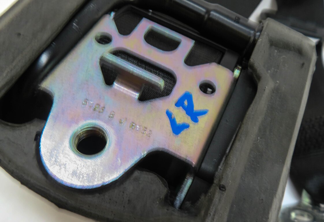 Thumbnail 4: 2014 AUDI S4 (B8 8K) REAR SEAT LEFT SEATBELT RETRACTOR (BLACK)