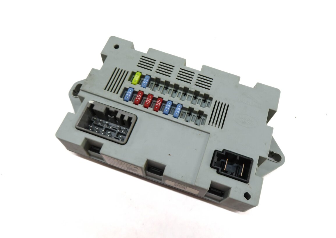 2015 LAND ROVER DISCOVERY SPORT (L550) FRONT DASH POWER JUNCTION FUSE BOX