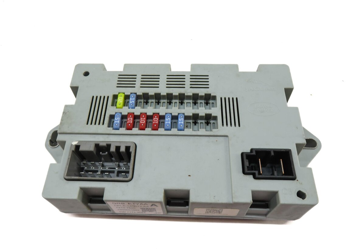 Thumbnail 2: 2015 LAND ROVER DISCOVERY SPORT (L550) FRONT DASH POWER JUNCTION FUSE BOX