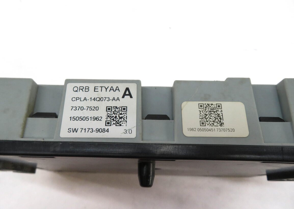 Thumbnail 4: 2015 LAND ROVER DISCOVERY SPORT (L550) FRONT DASH POWER JUNCTION FUSE BOX