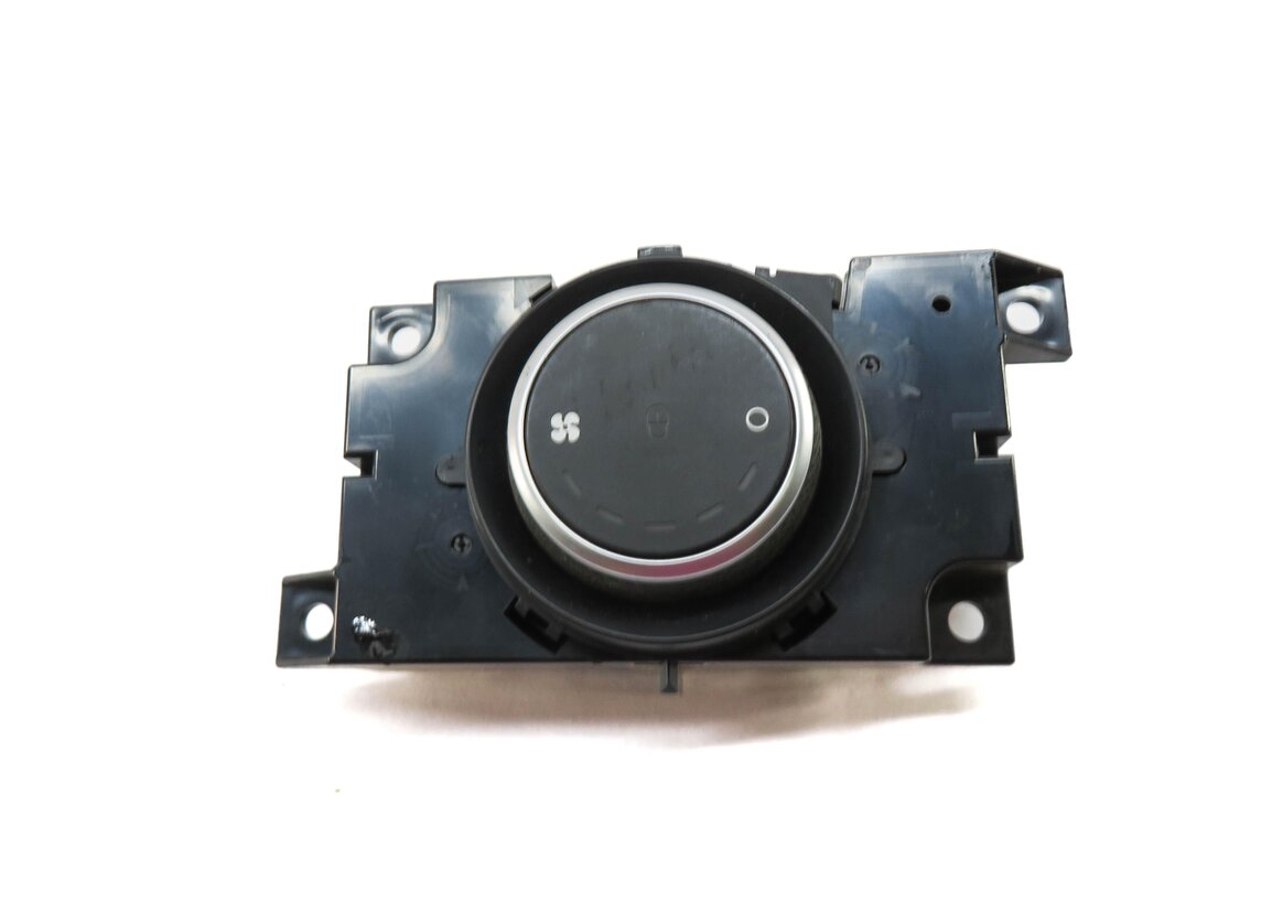Thumbnail 2: 2015-2019 LAND ROVER DISCOVERY SPORT (L550) REAR HEATER A/C FAN SPEED CONTROL