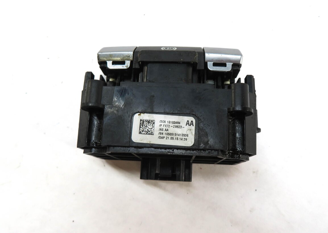 Thumbnail 5: 2015 LAND ROVER DISCOVERY SPORT (L550) PARKING BRAKE SWITCH BUTTON