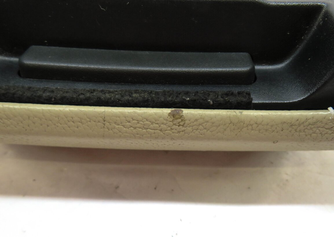 Thumbnail 6: 2015-2019 DISCOVERY SPORT (L550) FRONT CENTER CONSOLE ARMREST LID (BEIGE)