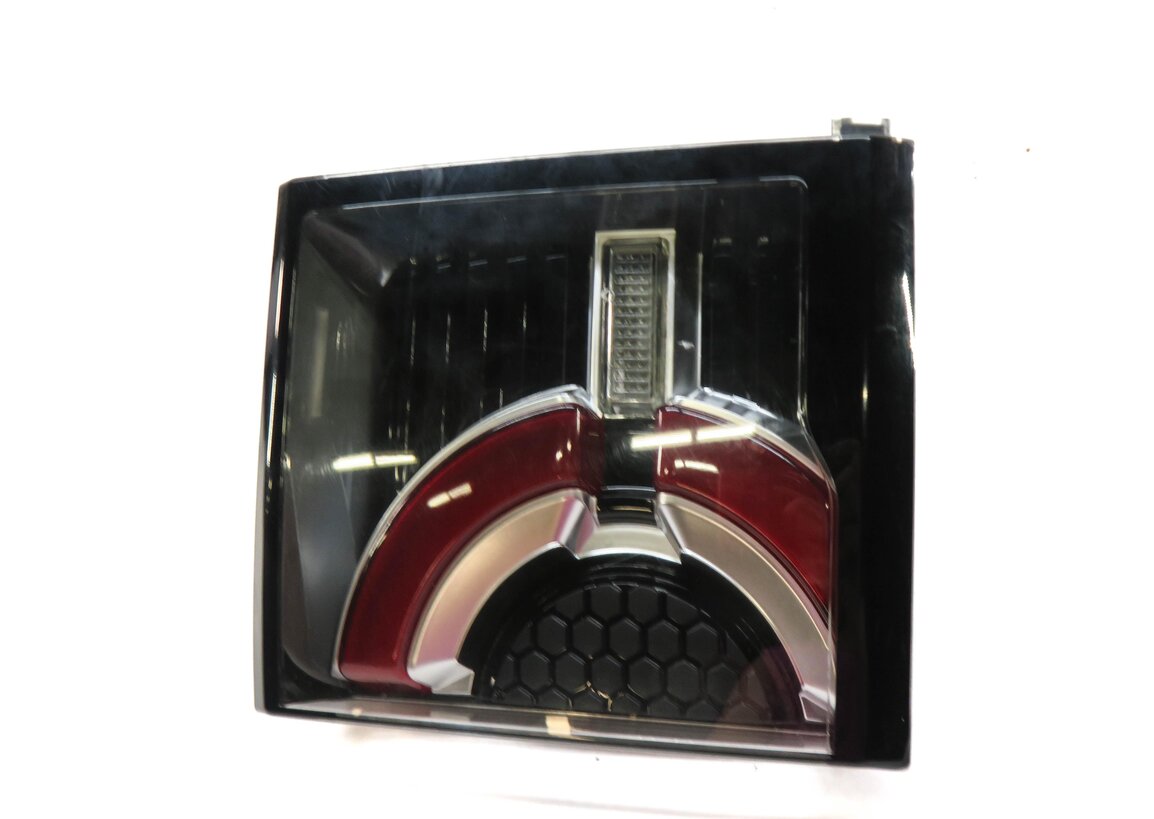 Thumbnail 3: 15-19 LAND ROVER DISCOVERY SPORT (L550) RIGHT REAR INNER TAILLIGHT LIGHT LAMP