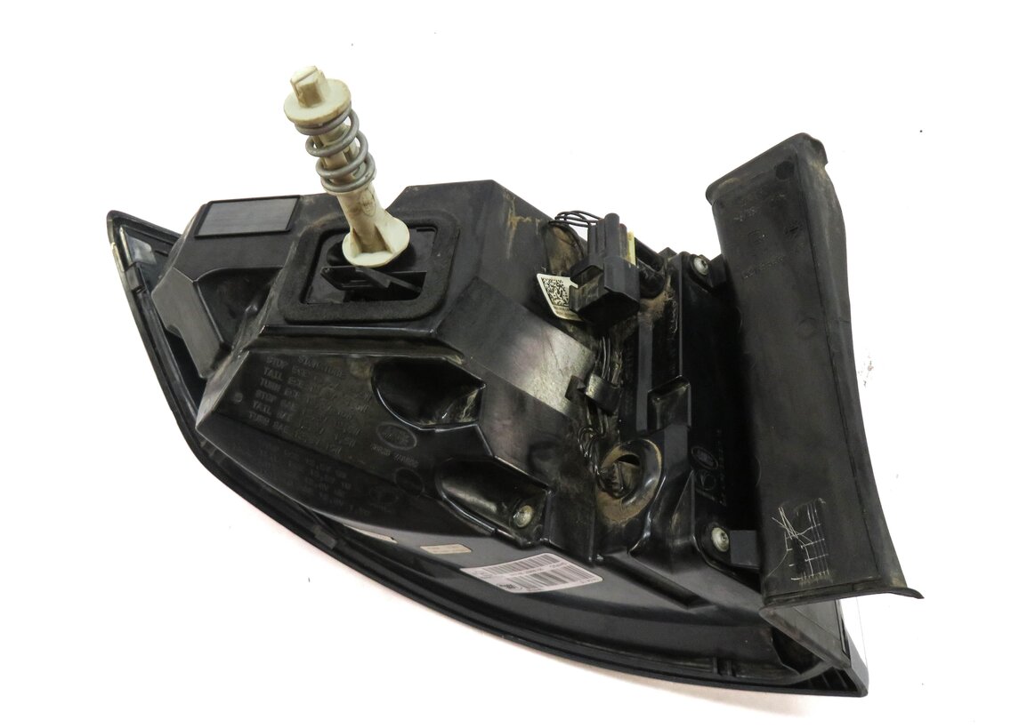 Thumbnail 4: 15-19 LAND ROVER DISCOVERY SPORT (L550) RIGHT REAR TAILLIGHT BRAKE LIGHT LAMP