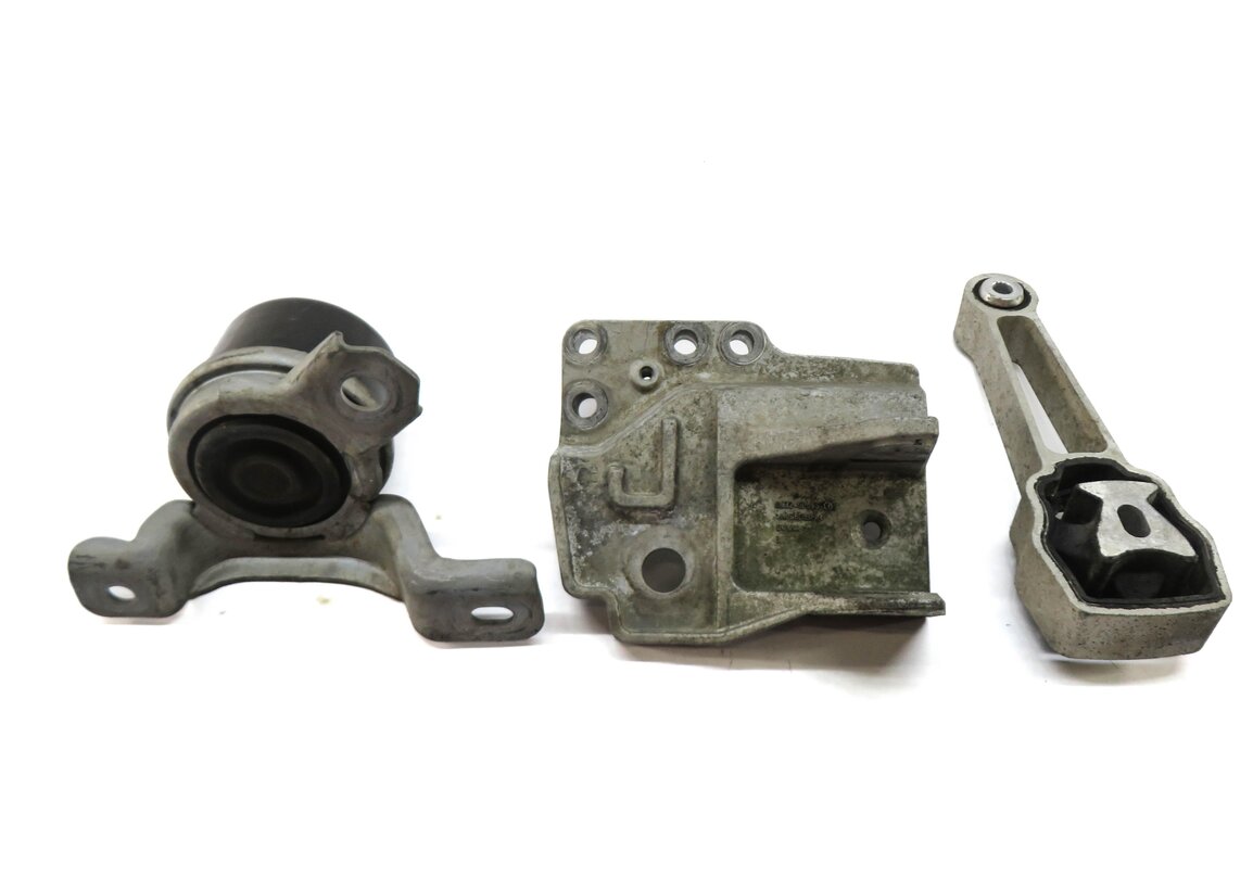 Thumbnail 2: 2015 LAND ROVER DISCOVERY SPORT (L550) 2.0L ENGINE MOTOR MOUNT BRACKET SET