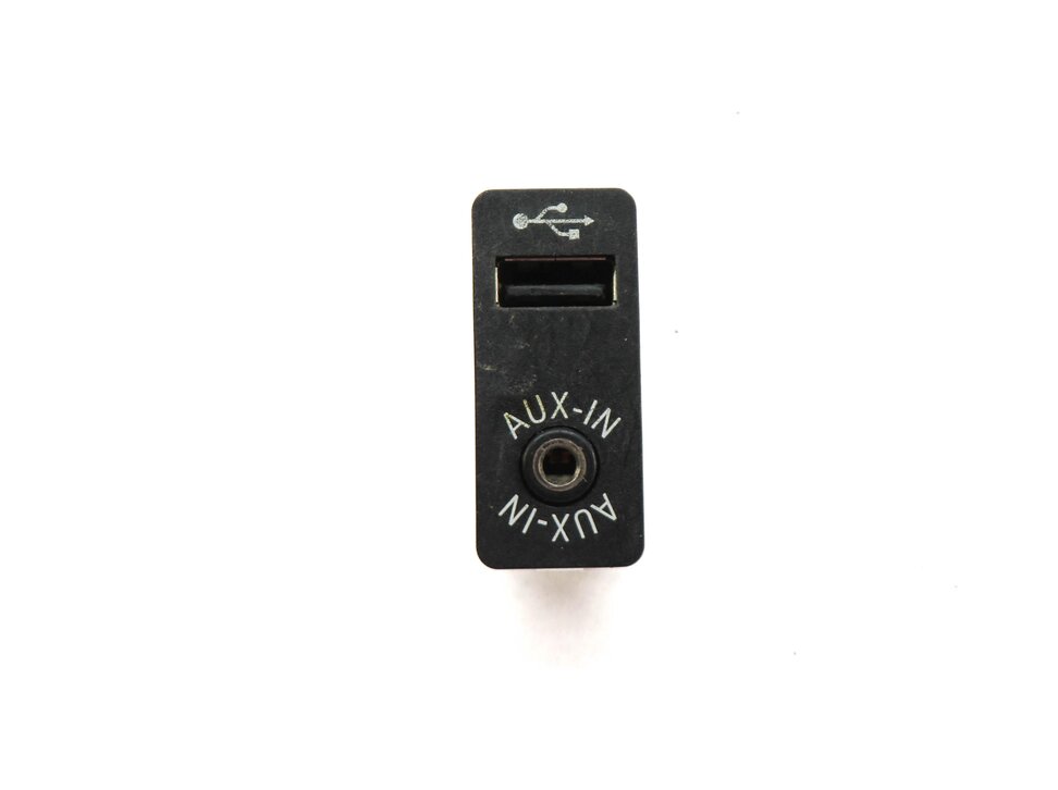 Thumbnail 2: 2011 BMW X3 (F25) AUXILIARY AUDIO IN INPUT JACK w/ USB