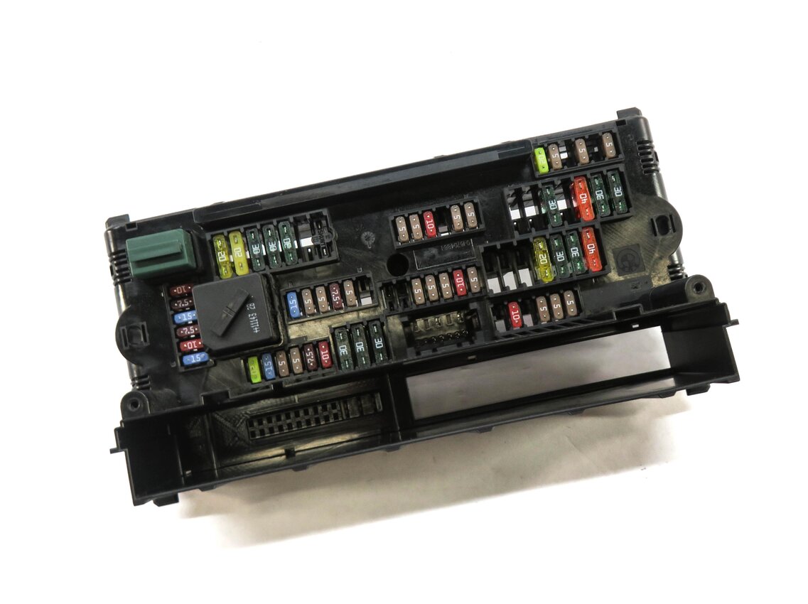 Thumbnail 1: 2011 BMW X3 (F25) FRONT POWER DISTRIBUTION FUSE BOX