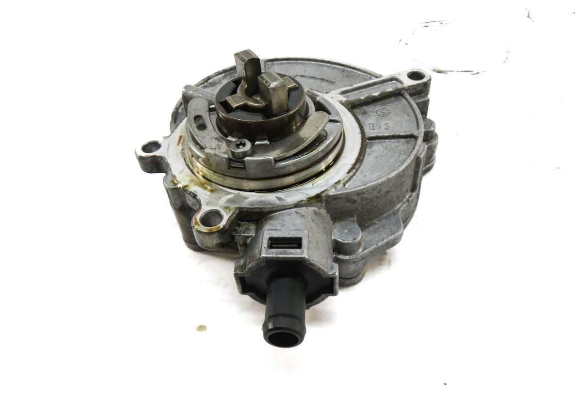 Thumbnail 2: 2012-2017 AUDI A6 A7 Q5 S4 S6 RQ5 TOUAREG - 3.0L ENGINE BRAKE VACUUM PUMP
